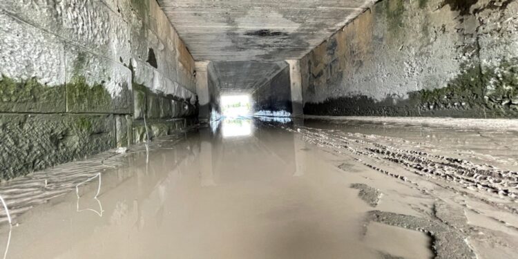 Kielce. Zalewany tunel pod torami między ulicą Krakowską, a Biesakiem / Fot. Wiktor Taszłow - Radio Kielce