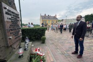 01.08.2021. Ostrowiec Świętokrzyski. Uroczystości upamiętniające powstańców warszawskich. Na zdjęciu Karol Wójcik - miejski radny / Emilia Sitarska / Radio Kielce