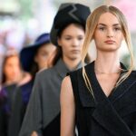 07.08.2021. Stalowa Wola. Pokaz mody podczas Nadwiślańskiego Fashion Week. Nadwiślański Fashion Week jest kontynuacją, w szerszej formule, zeszłorocznego Sandomierz Fashion Street, czyli ulicznego pokazu mody z udziałem projektantów z całej Polski, któremu towarzyszyły warsztaty, debaty i prezentacje działań kulturalnych w regionie / Darek Delmanowicz / PAP
