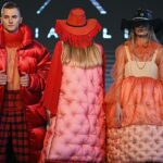 07.08.2021. Stalowa Wola. Pokaz mody podczas Nadwiślańskiego Fashion Week. Nadwiślański Fashion Week jest kontynuacją, w szerszej formule, zeszłorocznego Sandomierz Fashion Street, czyli ulicznego pokazu mody z udziałem projektantów z całej Polski, któremu towarzyszyły warsztaty, debaty i prezentacje działań kulturalnych w regionie / Darek Delmanowicz / PAP