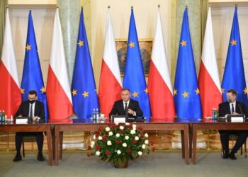 30.08.2021. Warszawa. Posiedzenie Rady Gabinetowej w sprawie przygotowań do nowego roku szkolnego. Na zdjęciu (od lewej): premier Mateusz Morawiecki, Prezydent RP Andrzej Duda, minister edukacji i nauki Przemysław Czarnek. / PAP