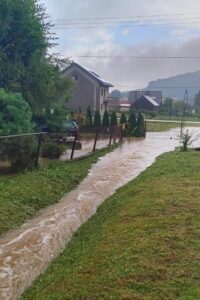 30.08.2021. Serwis w gminie Nowa Słupia. Lokalne podtopienia po ulewach / OSP Nowa Słupia