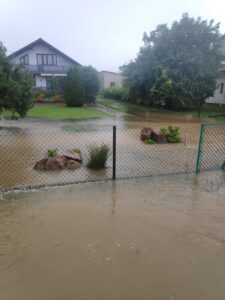 30.08.2021. Serwis w gminie Nowa Słupia. Lokalne podtopienia po ulewach / OSP Nowa Słupia