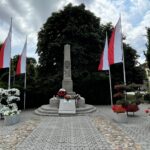 03.08.2021. Opatów. Pomnik mjra Ludwika Topora Zwierzdowskiego i powstańców styczniowych po odnowieniu / Emilia Sitarska / Radio Kielce