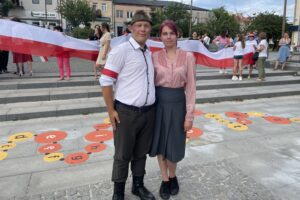 01.08.2021. Ostrowiec Świętokrzyski. Żywy znak Polski Walczącej. Na zdjęciu: Piotr Sławek i Beata Fijałkowska / Emilia Sitarska / Radio Kielce