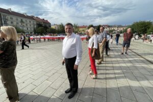 01.08.2021. Ostrowiec Świętokrzyski. Żywy znak Polski Walczącej. Na zdjęciu (w środku): Andrzej Kryj - poseł PiS / Emilia Sitarska / Radio Kielce