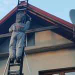 17.08.2021 Strażacy usuwający gniazda niebezpiecznych owadów / OSP KSRG Piekoszów