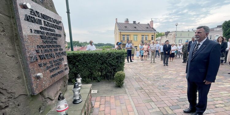 01.08.2021. Ostrowiec Świętokrzyski. Uroczystości upamiętniające powstańców warszawskich. Na zdjęciu Andrzej Kryj - poseł PiS / Emilia Sitarska / Radio Kielce