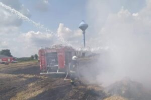 22.08.2021. Pożary pól i maszyn rolniczych / Ratownictwo Powiatu Ostrowieckiego