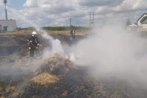 22.08.2021. Pożary pól i maszyn rolniczych / Ratownictwo Powiatu Ostrowieckiego