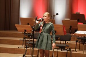 27.08.2021 Kielce. Filharmonia Świętokrzyska. Koncert pieśni patriotycznych. Michalina Cedro / Jarosław Kubalski / Radio Kielce