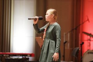 27.08.2021 Kielce. Filharmonia Świętokrzyska. Koncert pieśni patriotycznych. Michalina Cedro / Jarosław Kubalski / Radio Kielce