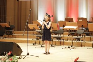 27.08.2021 Kielce. Filharmonia Świętokrzyska. Koncert pieśni patriotycznych. Alicja Galiszewska / Jarosław Kubalski / Radio Kielce