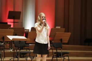 27.08.2021 Kielce. Filharmonia Świętokrzyska. Koncert pieśni patriotycznych. Lena Danielczyk / Jarosław Kubalski / Radio Kielce