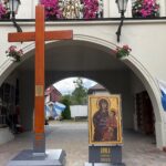 28.08.2021. Skarżysko-Kamienna. Powakacyjny Dzień Wspólnoty Ruchu Światło-Życie i adoracja przy symbolach Światowych Dni Młodzieży / Anna Głąb / Radio Kielce