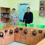 18.08..2021. Starachowice. Szkoła Podstawowa nr 2. Na zdjęciu (od lewej): Agnieszka Samsonowska - dyrektor szkoły, Marek Materek - prezydent Starachowic / UM Starachowice