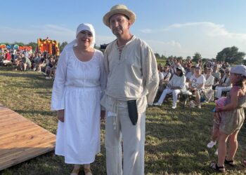 15.08.2021. Sandomierz. Miejskie dożynki. Na zdjęciu: starostowie Celina i Wojciech Chmielowie / Grażyna Szlęzak-Wójcik / Radio Kielce