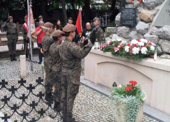 Sandomierz. Uroczystości upamiętniające powstańców warszawskich i 77. rocznicę bitwy pod Pielaszowem / Fot. Grażyna Szlęzak - Radio Kielce
