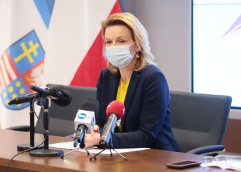 01.02.2021. Kielce. Konferencja w Urzędzie Wojewódzkim. Na zdjęciu: Barbara Socha - wiceminister rodziny i polityki społecznej / Wiktor Taszłow / Radio Kielce