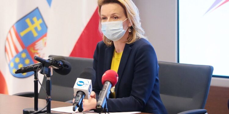 01.02.2021. Kielce. Konferencja w Urzędzie Wojewódzkim. Na zdjęciu: Barbara Socha - wiceminister rodziny i polityki społecznej / Wiktor Taszłow / Radio Kielce