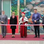 25.09.2021. Kielce. Odsłonięcie muralu z wizerunkiem płk. Jana Piwnika „Ponurego”. Na zdjęciu (od lewej): senator Krzysztof Słoń, Dorota Koczwańska-Kalita - naczelnik kieleckiej delegatury Instytutu Pamięci Narodowej, prof. Jolanta Góral-Półrola - rektor Staropolskiej Szkoły Wyższej, Rafał Obarzanek - prezes Środowiska Świętokrzyskich Zgrupowań Partyzanckich Armii Krajowej Ponury-Nurt, Marek Maciągowski - dyrektor Ośrodka Myśli Patriotycznej i Obywatelskiej / Marta Witkowska