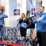 21.09.2021. Kielce. Międzynarodowe Targi Przetwórstwa Tworzyw Sztucznych i Gumy Plastpol. Na zdjęciu (od lewej): Wojciech Żaliński - siatkarz ZAKSY Kędzierzyn-Koźle, Urszula Kołodziejczyk - zespół Public Relations Targów Kielce, Adrian Staszewski - siatkarz ZAKSY Kędzierzyn-Koźle / Wojciech Habdas