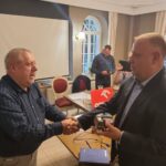 03.09.2021. Wybory prezesa Świętokrzyskiego Związku Lekkiej Atletyki. Na zdjęciu (od lewej): Wiesław Rożej - ustępujący prezes i Grzegorz Furmanek - prezes Świętokrzyskiego Związku Lekkiej Atletyki / Maciej Makuła / Radio Kielce