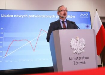 20.09.2021. Warszawa. Koronawirus w Polsce. Minister zdrowia Adam Niedzielski podczas konferencji prasowej nt. bieżącej sytuacji epidemicznej / PAP/Zofia Bichniewicz