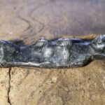 20.09.2021. Chodlik. Figurka znaleziona przez członków stowarzyszenia historycznego „Pasja” z Końskich / Dr Łukasz Miechowicz