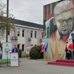 25.09.2021. Kielce. Odsłonięcie muralu z wizerunkiem płk. Jana Piwnika „Ponurego”. Na zdjęciu (przemawia): Rafał Obarzanek - prezes Środowiska Świętokrzyskich Zgrupowań Partyzanckich Armii Krajowej Ponury-Nurt / Marta Witkowska