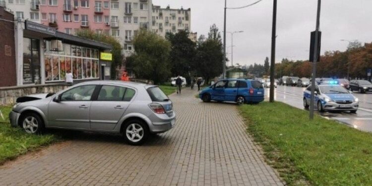 01.09.2021. Kielce. Kolizja na ul. Grunwaldzkiej / Policja Świętokrzyska