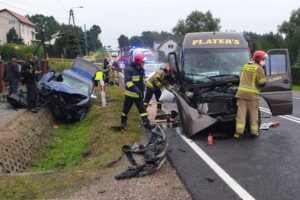 17.09.2021. Brzeście. Wypadek z udziałem kursowego busa / PSP Skarżysko