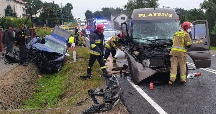 17.09.2021. Brzeście. Wypadek z udziałem kursowego busa / PSP Skarżysko