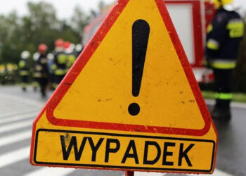 Wypadek w gminie Pawłów. Kierowca trafił do szpitala