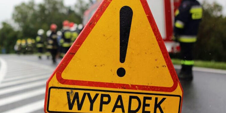 Wypadek w gminie Pawłów. Kierowca trafił do szpitala