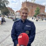 14.09.2021. Sandomierz. Plan filmowy serialu „Ojciec Mateusz". Na zdjęciu: Artur Pontek - filmowy policjant Marian Marczak / Grażyna Szlęzak-Wójcik / Radio Kielce