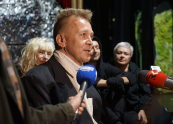 07.09.2021. Kielce. Teatr Lalki i Aktora „Kubuś”. Konferencja prasowa przed premierą spektaklu „Lato Muminków”. Na zdjęciu Piotr Bogusław Jędrzejczak - dyrektor Teatr Lalki i Aktora „Kubuś” / Anna Kwapisz / Radio Kielce