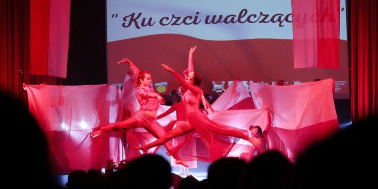 25.09.2021. Kielce. Koncert „Ku czci walczących. Lech Makowiecki patriotycznie” / Wiktor Taszłow / Radio Kielce