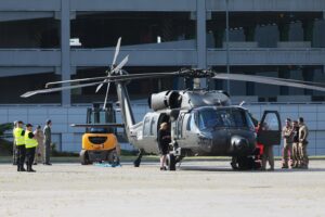 03.09.2021. Kielce. Przygotowania do Targów MSPO. Helikopter Black Hawk / Wiktor Taszłow / Radio Kielce