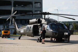 03.09.2021. Kielce. Przygotowania do Targów MSPO. Helikopter Black Hawk / Wiktor Taszłow / Radio Kielce