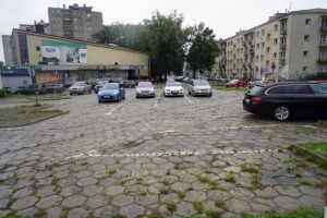 01.09.2021. Kielce. Parking przy dawnym kinie „Romantica” / Anna Kwapisz / Radio Kielce