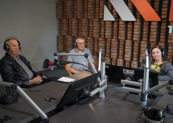 07.09.2021 Radio Kielce. Punkty Widzenia. Na zdjęciu (od lewej): dr Jerzy Staszczyk - wojewódzki konsultant do spraw epidemiologii, dr n. med. Wojciech Przybylski - wojewódzki konsultant do spraw zdrowia publicznego, Iwona Murawska - Radio Kielce / Sebastian Kalwat / Radio Kielce