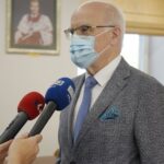 08.09.2021. Kielce. Przekształcenie dwóch oddziałów Świętokrzyskiego Centrum Matki i Noworodka w Kielcach w kliniki. Na zdjęciu: Stanisław Głuszek - rektor UJK / Anna Kwapisz / Radio Kielce