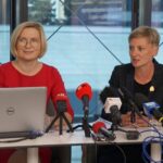 14.09.2021. Kielce. Konferencja nt. zmiany układu komunikacyjnego w mieście. Na zdjęciu (od lewej): Barbara Damian - dyrektor Zarządu Transportu Miejskiego w Kielcach i Agata Wojda - wiceprezydent Kielc / Anna Kwapisz / Radio Kielce