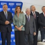 14.09.2021. Kielce. Wbicie łopaty pod budowę siedziby TVP3 Kielce. Na zdjęciu (od lewej): senator Jarosław Rusiecki, Jacek Kurski - prezes TVP, Katarzyna Dziewięcka-Mąkosa -TVP Kielce, Krzysztof Lipiec -poseł PIS, Przemysław Predygier - dyrektor TVP Kielce, Zbigniew Koniusz -wojewoda świętokrzyski, Andrzej Pruś - przewodniczący sejmiku województwa  / Anna Kwapisz / Radio Kielce