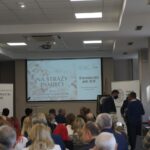 15.09.2021. Kielce. Otwarcie wystawy „Na straży pamięci. 30 lat działalności Stowarzyszenia Kielecka Rodzina Katyńska” / Anna Kwapisz / Radio Kielce