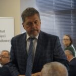 15.09.2021. Kielce. Otwarcie wystawy „Na straży pamięci. 30 lat działalności Stowarzyszenia Kielecka Rodzina Katyńska”. Na zdjęciu: Jarosław Karyś - przewodniczący Rady Miasta Kielce / Anna Kwapisz / Radio Kielce