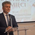 15.09.2021. Kielce. Otwarcie wystawy „Na straży pamięci. 30 lat działalności Stowarzyszenia Kielecka Rodzina Katyńska”. Na zdjęciu: Krzysztof Słoń - senator PiS / Anna Kwapisz / Radio Kielce