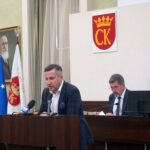 16.09.2021. Kielce. Sesja rady miasta. Na zdjęciu (od lewej): Kamil Suchański - przewodniczący klubu Bezpartyjni i Niezależni, Jarosław Karyś - przewodniczący Rady Miasta Kielce / Anna Kwapisz / Radio Kielce