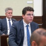 16.09.2021. Kielce. Sesja rady miasta. Na zdjęciu: senator Krzysztof Słoń, Marcin Stępniewski - radny / Anna Kwapisz / Radio Kielce